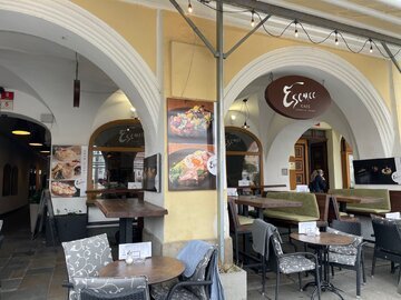 KAFÉ ESENCE-VENKOVNÍ SEZENÍ